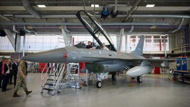 Selensky stieg mit dem dänischen Premierminister in ein F-16-Kampfflugzeug