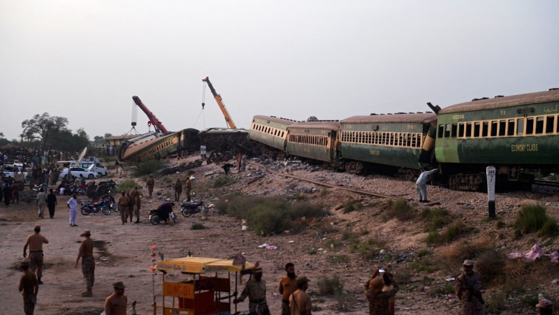 Menschen lagen am Boden und riefen um Hilfe: Zug in Pakistan entgleist