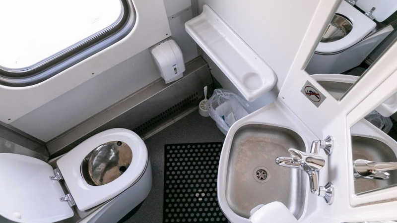 Klimaanlagen und Vakuumtoiletten: UZ zeigte in einem von ihnen moderne Waggons die Wegbeschreibung“ /></p >
<p><img decoding=