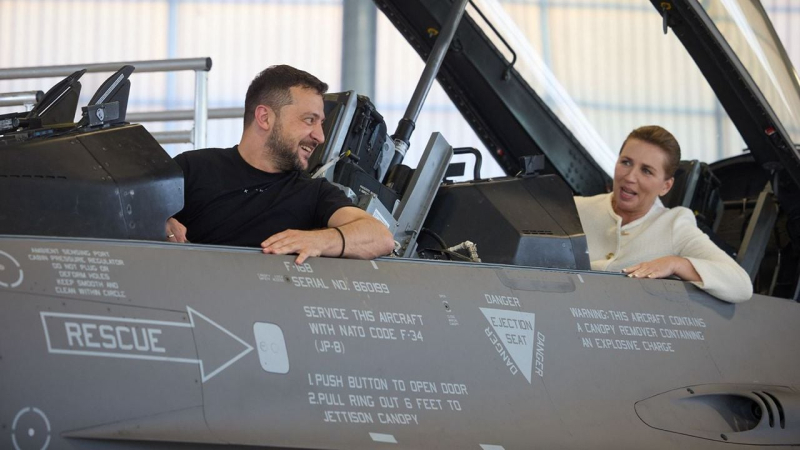 Selensky saß in einem F-16-Kampfflugzeug mit dem dänischen Premierminister