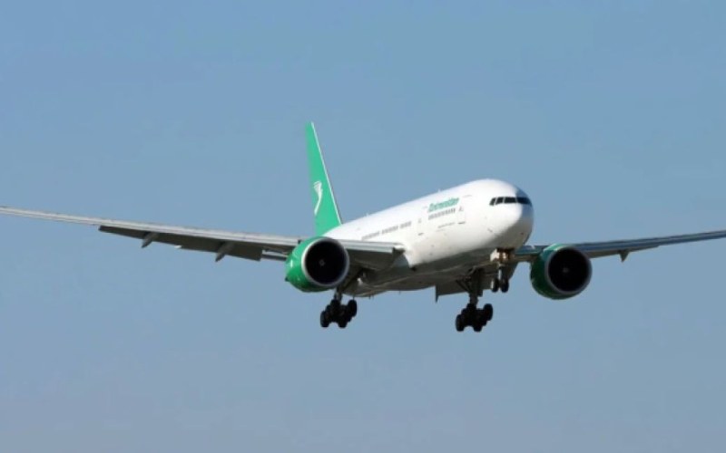 Drohnenangriffe: Die erste Fluggesellschaft stellt Flüge nach Moskau ein“ /></p>
<p><strong>Turkmenistan Airlines wird Flüge nach Moskau stornieren.</strong></p>
<p>Nach dem Drohnenangriff auf Moskau hat die erste Fluggesellschaft – Turkmenistan Airlines – hat alle Flüge durch den Luftraum der russischen Hauptstadt eingestellt.</p>
<p>Turkmenportal meldet dies.</p>
<p>Die Fluggesellschaft kündigte die Einstellung der Flüge auf der Strecke Aschgabat – Moskau – Aschgabat ab dem 1. August an , 2023. Flüge von Turkmenistan nach Russland werden auf der Strecke Aschgabat – Kasan – Aschgabat durchgeführt.</p>
<p>„Aufgrund der Luftsituation in der Moskauer Luftzone sowie auf der Grundlage einer Risikobewertung zur Gewährleistung der Flugsicherheit, Ab dem 01.08.2023 werden alle Flüge in der Richtung Aschgabat-Moskau-Aschgabat eingestellt und auf der Strecke Aschgabat-Kasan-Aschgabat durchgeführt“, heißt es in der Mitteilung.</p>
<p>Denken Sie daran In der Nacht des 30. Juli wurde Moskau von einer unbekannten Drohne angegriffen. Durch den Angriff wurden Regierungsgebäude beschädigt.</p>
<p>In der Nacht des 1. August griffen mehrere Drohnen erneut Moskau an. Die Treffer ereigneten sich erneut auf dem Moskauer Stadtturm, in dem sich mehrere Ministerien befinden.</p>
<p>Die amerikanische Ausgabe von Newsweek deutete an, dass Moskau von ukrainischen Drohnen „Beaver“ angegriffen worden sein könnte. ' .</p>
<p><u><strong>Siehe auch:</strong></u></p>
<h4>Verwandte Themen:</h4>
<!-- relpost-thumb-wrapper --><div class=