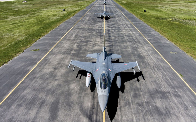 Dänemark wird F-16-Kampfflugzeuge an die Ukraine übergeben: Russland droht mit neuen Opfern