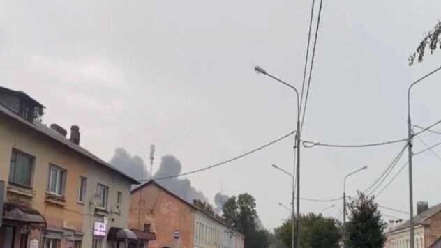 Flugzeug beschädigt: Explosionen auf einem Militärflugplatz in der Region Nowgorod der Russischen Föderation