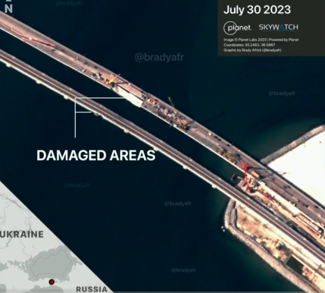 Nach dem Drohnenangriff im Juli. Satellitenbilder von Reparaturen an der Krimbrücke veröffentlicht 