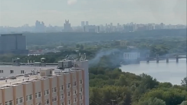 Explosion in der Nähe der Zhivopisny-Brücke in Moskau gemeldet: Flughafen Wnukowo geschlossen