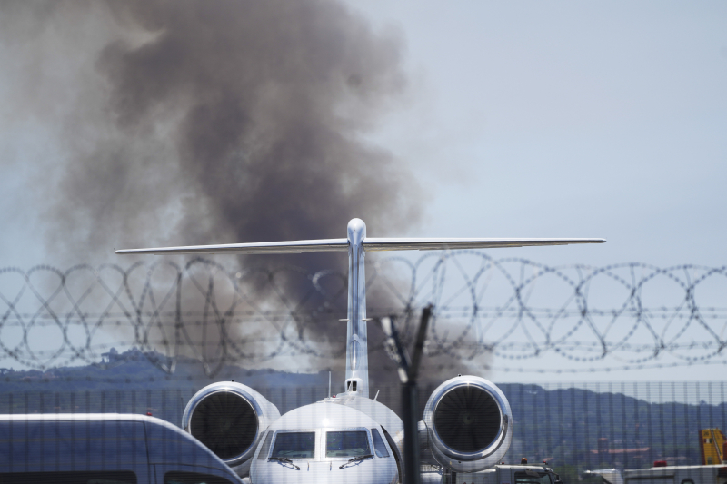 Intensive Hitze in Italien verursachte Großbrände: Details“ /></p>
<p> Es wird darauf hingewiesen, dass Feuerwehrleute große Waldbrandherde entdeckt und beseitigt haben Allerdings konnte das Feuer rund um die Städte Palermo, Messina und Catania lange Zeit nicht gelöscht werden. Drei Menschen starben aufgrund einer möglichen Evakuierung in der Region.</p>
<p>„Die Menschen können wegen der verschmutzten und heißen Luft nicht atmen, sie sind gezwungen, nach draußen zu gehen, weil ihre Häuser brennen“, sagte einer der Anwohner .</p>
<p>Die Brände in Italien dauern an, obwohl das Land von Touristen massenhaft besucht wird. Reisende wurden nun vor Gefahren auf Sizilien durch Waldbrände gewarnt. Daher können Brände im Land großen Schaden anrichten. Laut Julia Simpson, CEO von WTTC, gehören Reisen und Tourismus zu den Haupttreibern des Wirtschaftswachstums in Italien.</p>
<p><img decoding=