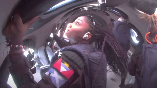  Der erste Weltraumflug nur für Touristen fand statt: Wer war an Bord des Weltraums?</p>
<h2><strong>Wie der Flug geschah</strong></h2>
<p>Der Raumflug Galactic 02 startete gegen 17 Uhr :00 Kiewer Zeit vom America Cosmodrome in New Mexico. </p>
<p>Der Flug dauerte etwa 90 Minuten, davon etwa fünf Minuten tatsächliche Schwerelosigkeit und hervorragende Aussichten aus dem Weltraum.</p>
<p><img decoding=