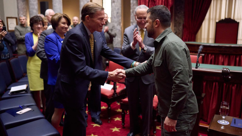 Ohne Hilfe werden wir den Krieg verlieren: was Selenskyj sagte im US-Kongress“/></p>
<p>Richard Blumenthal und Wolodymyr Selenskyj/Foto: Büro des Präsidenten der Ukraine</p>
<p><img decoding=