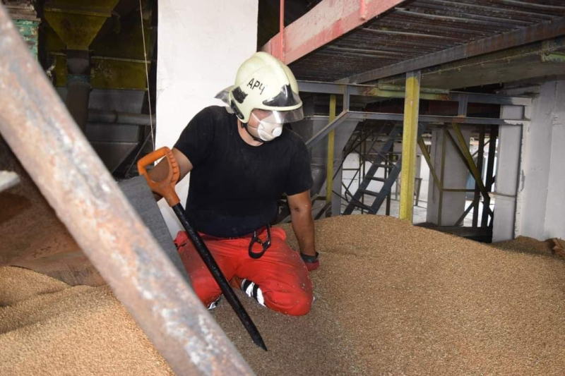 In Tschernigow wurden drei Landarbeiter mit Getreide bedeckt: Sie starben