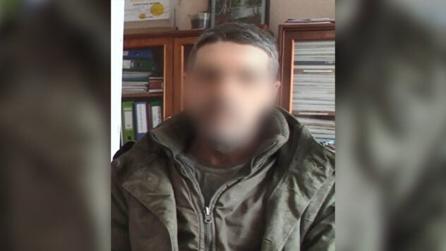 In der Ukraine ein Kämpfer der Division „DVR“, der auf die Stellungen von feuerte der ukrainischen Streitkräfte, wurde wegen Hochverrats verurteilt“/></p>
<p>In der Ukraine der Kommandeur einer Division der illegalen bewaffneten Formation „DPR“, den die Militanten an seinem Rufzeichen kennen Onkel Petja wurde zu 12 Jahren Gefängnis verurteilt.</p>
<p>Nach Angaben der Generalstaatsanwaltschaft schloss sich im Juli 2014 ein Bewohner der Region Donezk der „DVR-Miliz“ an. für die Position des Schützen. Im November-Dezember desselben Jahres wurde er zum Kommandeur einer der Artillerie-Divisionen ernannt, die sich in Torez befand.</p>
<p>In dieser Einheit gab der Bürger von Donezk fünf Jahre lang Befehle für Feuerangriffe von a Haubitzenbatterie und regelte die Lieferung von Kampfausrüstung für den Beschuss von Stellungen der Streitkräfte der Ukraine.</p>
<p>Jetzt beobachten </p>
<p>Die Generalstaatsanwaltschaft stellte fest, dass der Militante im Roten Luch, Industriegebiet in der Region Luhansk, im Einsatz war , Kirovsky, Uglegorsk und Olkhovatka in der Region Donezk. Von diesen Siedlungen aus wurden Angriffe auf das Territorium der Ukraine verübt.</p>
<p>Im Dezember 2019 schied der Verurteilte freiwillig aus dem Dienst aus, drei Jahre später wurde er jedoch mobilisiert, um an einem umfassenden Krieg gegen die Ukraine teilzunehmen . Onkel Petja wurde im April 2023 in Opytny während eines militärischen Zusammenstoßes mit ukrainischen Verteidigern festgenommen.</p>
<p>Das Gericht befand den ukrainischen Staatsbürger des Hochverrats für schuldig (Artikel 111 Teil 1 des Strafgesetzbuchs). Er wurde zu 12 Jahren Gefängnis verurteilt.</p>
</p></p>
<!-- relpost-thumb-wrapper --><div class=