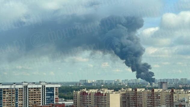 Schwarzer Rauch bedeckt Sankt Petersburg: Augenzeugen hörten Explosionen, Tanklager brennt