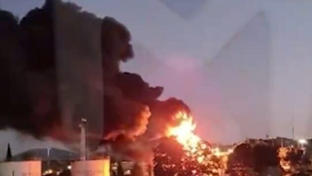 In Sotschi bricht ein Großbrand aus: Ein Tank mit Dieselkraftstoff brennt