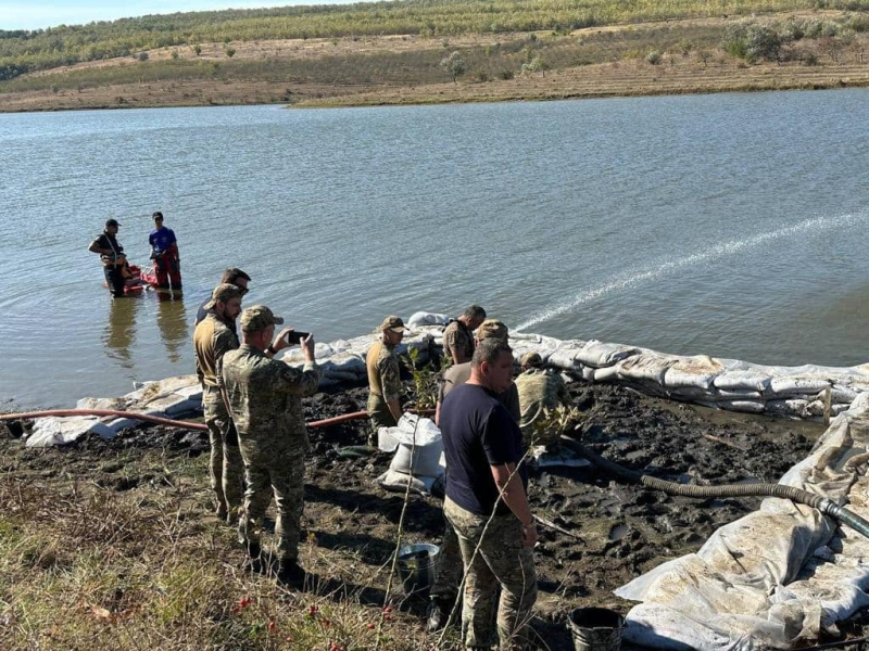 Raketentrümmer in einem See in Moldawien gefunden: Spezialisten arbeiten an der Fundstelle