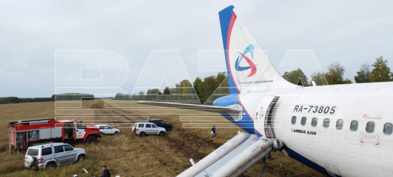 In Russland landete dringend ein Passagierflugzeug mit 170 Passagieren an Bord ein Feld