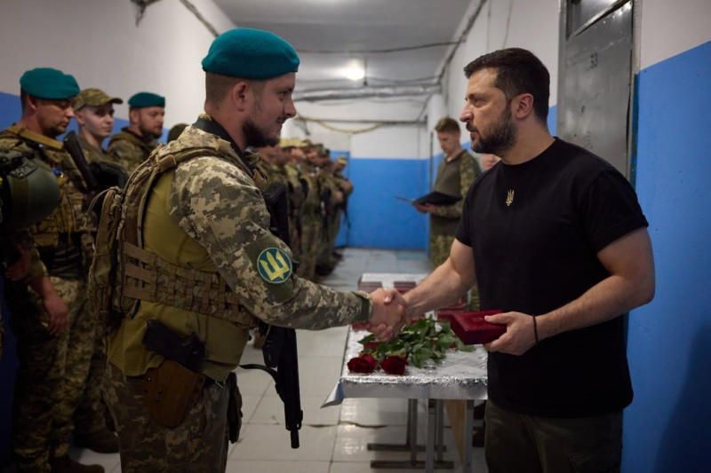 Selensky besuchte acht Kampfbrigaden in der Region Donezk