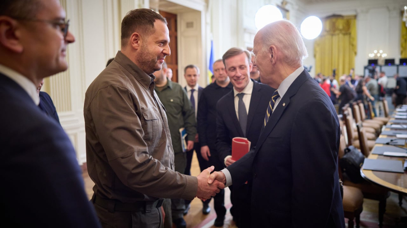 Genau das, was die ukrainischen Streitkräfte brauchen: Selenskyj nannte die Verhandlungen mit Biden produktiv