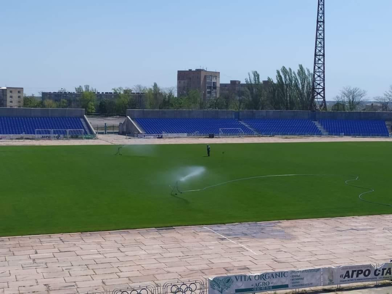 So sieht die „russische Welt“ aus: Der ukrainische Verein zeigte Fotos des Stadions nach der Besetzung“ /></p>
<p id=