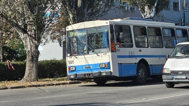 In Cherson feuerten die Invasoren auf einen Trolleybus: zwei Männer wurden verletzt, einer wurde getötet