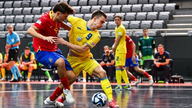 Die spanische Futsal-Nationalmannschaft bescherte den Jungs aus der Ukraine nach dem Ausscheiden aus der EM einen Ehrenkorridor