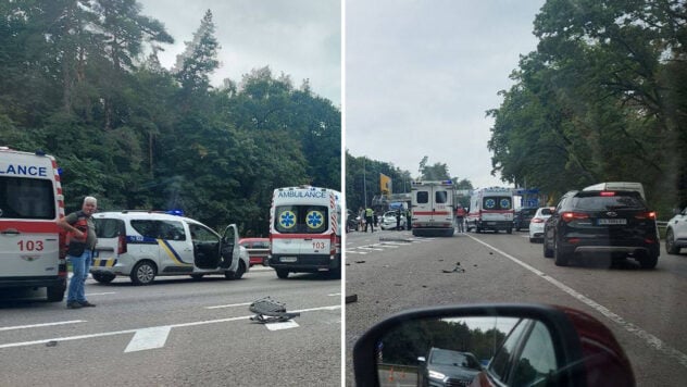 Kaputte Autos und viele Krankenwagen: Auf dem Weg aus Kiew ereignete sich ein schwerer Unfall