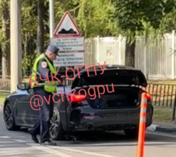 Ein Haufen Wachen und Autos: Eine Delegation kam in der Nähe an Zentrales Logistikzentrum in Moskau besucht den kranken Kadyrow“ /></p >
<p><img decoding=