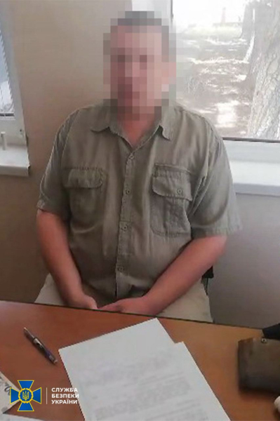 Der SBU hat einen Informanten in Krywyj Rih entlarvt, der Anweisungen von durchsickerte Flüge von Militärflugzeugen der Streitkräfte der Ukraine“ /></p >
<p>Auch in seinem Haus wurden verbotene Symbole des kommunistischen Regimes beschlagnahmt.</p>
<p>Basierend auf den gesammelten Beweisen, ermittelten Ermittler des Sicherheitsdienstes Der Dienst informierte ihn über den Verdacht gemäß zwei Artikeln des Strafgesetzbuchs der Ukraine:</p>
<ul>
<li>h . 2 EL. 114-2 (unerlaubte Verbreitung von Informationen über die Richtung, Bewegung von Waffen, Waffen und Munition in die Ukraine, Bewegung, Bewegung oder Einsatz der Streitkräfte der Ukraine);</li>
<li>ch. 1. 436-1 (Herstellung, Verbreitung kommunistischer, nationalsozialistischer Symbole und Propaganda der kommunistischen und nationalsozialistischen totalitären Regime).</li>
</ul>
<p>Eine Untersuchung zur Klärung aller Umstände des Verbrechens ist im Gange.</p>
</p>
<p>< /p></p></p>
<!-- relpost-thumb-wrapper --><div class=