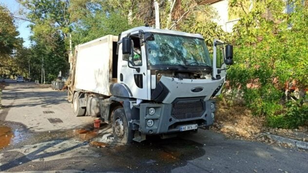 Die Russische Föderation beschoss das Zentrum von Cherson, als Arbeiter der Versorgungsbetriebe dort putzten