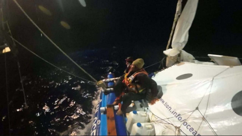 Haie griffen Katamaran mit Russen im Pazifischen Ozean an: Das Schiff sank (Foto)