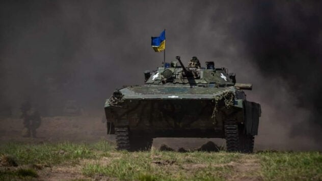 Karte des Krieges in der Ukraine Der Angriff auf Kleschijiwka brachte Teilerfolge für die Streitkräfte der Ukraine – Generalstab“ /> </p>
<p>Das ukrainische Militär hat im Gebiet Klishcheevka in der Region Donezk teilweise Erfolge erzielt.</p>
<p>Dies wurde im Bericht des Generalstabs der Streitkräfte der Ukraine für die berichtet Abend des 15. September.</p>
<p>Nach Angaben des Generalstabs führen die ukrainischen Verteidigungskräfte weiterhin Offensivoperationen in Richtung Melitopol und Angriffsoperationen in Richtung Bachmut durch, bei denen sie den Feind vernichten und ihn Schritt für Schritt befreien besetzte Gebiete.</p>
<p>Gucke gerade </p>
<blockquote>
<p>— Basierend auf den Ergebnissen der Angriffsoperationen haben die Verteidigungskräfte im Gebiet Klishtschievka in der Region Donezk teilweise Erfolge erzielt, — Das Militär berichtete.</p>
</blockquote>
<p>Gleichzeitig berichtete das Militär, dass die Besatzer „katastrophale Verluste“ erlitten hätten, weshalb sie die neu gebildete 25. kombinierte Waffenarmee der Russischen Föderation vervollständigen müssten Streitkräfte, Auf dem Territorium der Gebiete Primorski und Chabarowsk der Russischen Föderation werden Mobilisierungsaktivitäten der lokalen Bevölkerung durchgeführt.</p>
<p>— In Berufsschulen, technischen Schulen und unter Absolventen von Internaten werden aktive Propagandaaktivitäten unter Beteiligung russischer Militärangehöriger der neu gebildeten 25. Armee der russischen Streitkräfte durchgeführt, die diese Bildungseinrichtungen abgeschlossen haben.</p>
<p>Nach Angaben des Militärs bieten Besatzungsagitatoren bei Eintritt in den Militärdienst eine einmalige Zahlung von 600.000 Rubel und eine finanzielle Unterstützung von 200.000 Rubel an.</p>
<h3>Situation in den Gebieten:</h3>
<p> <S >Nach Angaben des Militärs bleibt die Einsatzlage im Osten und Süden der Ukraine schwierig.< /p> </p>
<blockquote>
<p>— Im Laufe des Tages kam es zu 17 militärischen Auseinandersetzungen, — beim Generalstab gemeldet.</p>
</blockquote>
<p><iframe Loading=