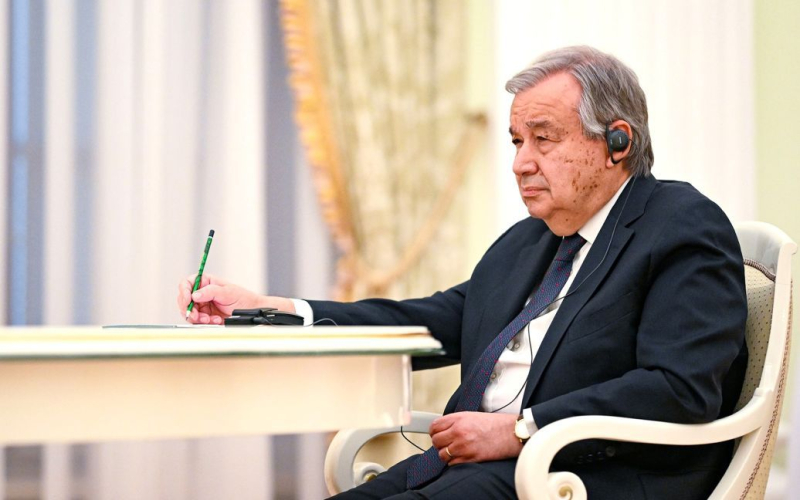 Guterres sagte, die UN arbeite an einer Erneuerung des „Getreideabkommens“ /></p>
<p><strong>Die Vereinten Nationen sagten, dass sie mit allen Parteien daran arbeiten, den Export von ukrainischem Getreide so schnell wie möglich wieder aufzunehmen.</strong></p>
<p>Die Vereinten Nationen tun dies Alles wird getan, um die Arbeit der Schwarzmeer-Getreideinitiative wieder aufzunehmen.</p>
<p>Dies erklärte UN-Generalsekretär Antonio Guterres, berichtet <strong>Ukrinform</strong>.</p>
<p>Bei seiner Rede vor dem UN-Sicherheitsrat in New York sagte er, die UN arbeite mit allen Parteien zusammen, um den Export von ukrainischem Getreide wieder aufzunehmen.</p>
<p>„Wir arbeiten weiterhin mit allen Parteien zusammen, um dies zu erreichen.“ „Wiederaufnahme sicherer Exporte von Getreide und Düngemitteln aus Russland und der Ukraine. Dies muss auf einer stabilen Basis ohne die Gefahr einer neuen Unterbrechung erfolgen“, sagte Guterres.</p>
<p>Guterres wies darauf hin, dass die Vereinten Nationen daran arbeiten, „a gerechter und dauerhafter Frieden in der Ukraine im Einklang mit der UN-Charta, dem Völkerrecht und den Resolutionen der Generalversammlung.“</p >
<p>„Ich rufe alle Parteien auf, dazu beizutragen, eine weitere Eskalation zu verhindern und die Grundlagen für einen nachhaltigen Frieden zu legen.“ sagte der Generalsekretär.</p>
<p>Darüber hinaus fügte der UN-Generalsekretär hinzu, dass die Organisation „voll und ganz der Souveränität, Unabhängigkeit und der territorialen Integrität der Ukraine innerhalb ihrer international anerkannten Grenzen verpflichtet ist.“</p>
<p >Wir erinnern daran, dass zuvor berichtet wurde, dass Präsident Wladimir Selenskyj und Bundeskanzler Olaf Scholz bei einem Treffen in New York über die Funktionsweise des „Getreidekorridors“ diskutierten.</p>
<p>Außerdem haben wir zuvor informiert, dass der ehemalige Berater des US-Außenministers Matthew Bryza sagte, <strong>dass Russland und die Türkei tatsächlich das „Getreideabkommen“ vertuschen</strong>.</p>
<h4>Verwandte Themen:</h4 >Weitere Neuigkeiten</p>
<!-- relpost-thumb-wrapper --><div class=