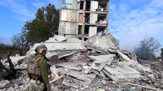 Insassen stoßen auf ein Hochhaus in Avdiivka: Unter den Trümmern könnte sich ein Mann befinden