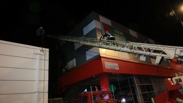 Flamme verschlang einen Supermarkt: Menschen wurden in Charkow wegen eines Brandes evakuiert