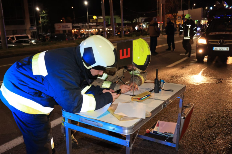 Flamme verschlang einen Supermarkt: Menschen wurden in Charkow wegen eines Brandes evakuiert