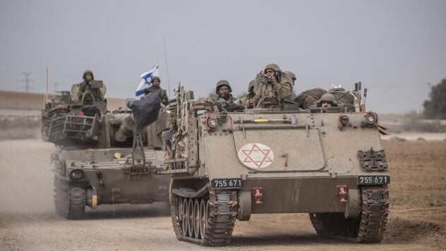 Die israelische Armee erhielt „grünes Licht“ für die Entsendung von Truppen in den Gazastreifen“ /> </p>
<p>Das israelische Militär erhielt „grünes Licht“; Truppen jederzeit in den Gazastreifen zu schicken, wenn sie bereit sind.</p>
<p>ABC News schreibt darüber und beruft sich dabei auf ein Mitglied des Sicherheitskabinetts des Landes, den israelischen Wirtschaftsminister Nir Barakat.</p>
<p >Seiner Meinung nach wird das Hauptziel die Zerstörung der Hamas sein, „auch wenn es ein Jahr dauert“, und die Freilassung von Geiseln und Opfern. wird ein zweitrangiges Ziel bleiben.</p>
<p>Beobachten Sie gerade </p>
<p>Auf die Frage nach den vielen Kilometern Tunneln, die die Hamas in der Nähe von Gaza gebaut hat, sagte er, dass sie sich in „den größten Friedhof der Welt“ verwandeln würden. Hamas behauptet, dass das riesige Netzwerk einige oder alle der 203 israelischen Geiseln enthält, die die islamistische radikale Gruppe genommen hat.</p>
<blockquote>
<p>— Wir werden alle Anstrengungen unternehmen, um unsere Geiseln zurückzugeben, sie lebend zurückzugeben…, — sagte er, aber „erste und letzte Priorität“; ist die Zerstörung der Hamas.</p>
</blockquote>
<p>Laut dem israelischen Landwirtschaftsminister Avi Dichter, dem ehemaligen Chef von Shin Bet, dem israelischen Sicherheitsdienst, zählen Hamas und Islamischer Dschihad zusammen etwa 50.000 Kämpfer.</p >
<h3>Krieg zwischen Hamas und Israel</h3>
<p>Am Samstag, dem 7. Oktober, marschierten Hamas-Kämpfer in Israel ein und feuerten gleichzeitig mehrere tausend Raketen ab. Nach Angaben Israels wurden mehr als 2.000 Raketen abgefeuert, während die Hamas etwa 5.000 Raketen behauptet.</p>
<p>Während ihrer Invasion schossen und entführten Hamas-Kämpfer Zivilisten.</p>
<p>In der Folge schossen die Israelis Die Behörden starteten eine Operation gegen die Hamas, bei der die Militanten zunächst aus den südlichen Regionen Israels vertrieben wurden und dann — Die israelischen Streitkräfte kündigten die Notwendigkeit an, Zivilisten aus dem nördlichen Gazastreifen zu evakuieren.</p>
</p></p>
<!-- relpost-thumb-wrapper --><div class=
