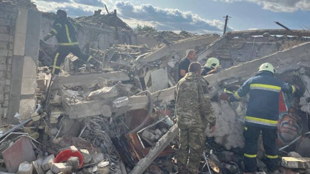 49 Tote. Die Russische Föderation beschoss ein Café und ein Geschäft im Dorf Groza, Charkow Region