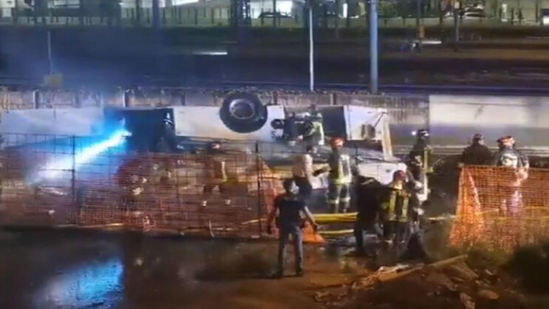 Ein Bus stürzte in die Nähe Venedig von der Brücke, etwa 20 Menschen starben“ /></p>
<p>Unfall in Italien/Screenshot</p>
<p _ngcontent-sc94 class=