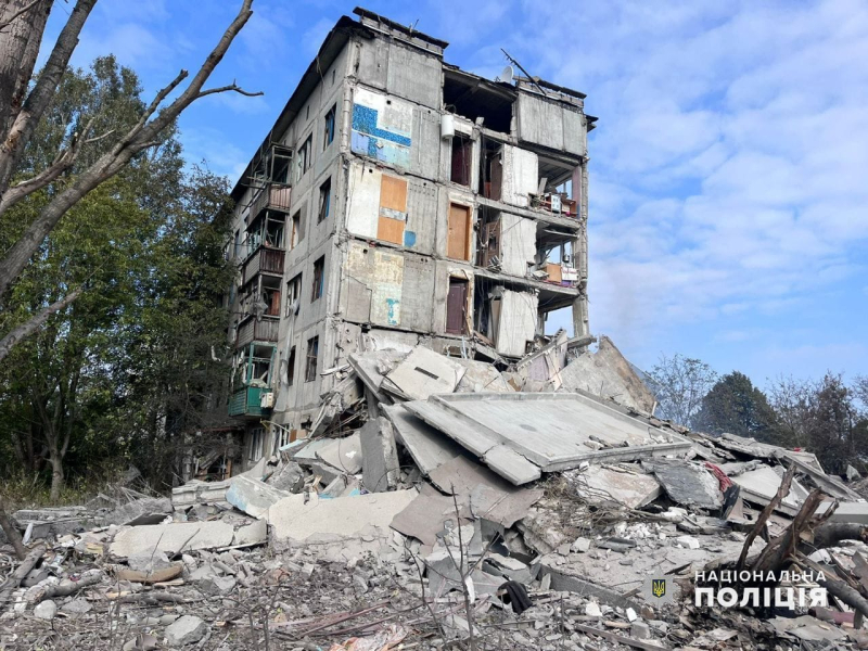 Insassen stoßen auf ein Hochhaus in Avdiivka: Darunter könnte sich ein Mann befinden die Trümmer