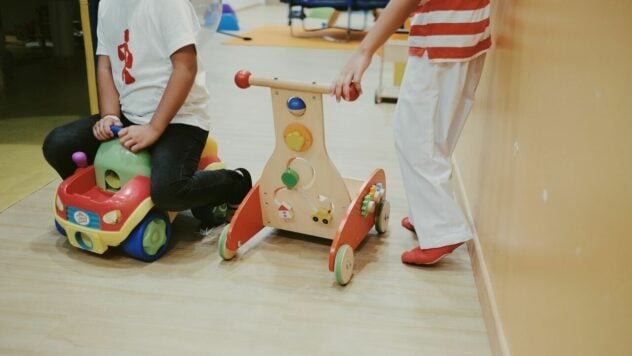 In Kiew wird eine Kindergärtnerin verdächtigt, ein Kind geschlagen zu haben