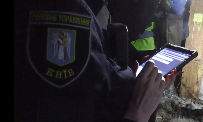 Sie haben sich die Finger eingeklemmt mit Nagelziehern: Zwei Männer in Kiew folterten einen Bekannten zu Tode“ /></p>
<p class=