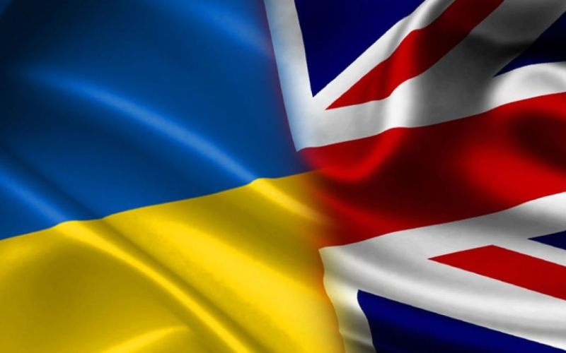 Großbritannien setzt den Winter-Notfallplan der Ukraine um: Details“ /></p>
<p><strong>Der Vertreter des Landes versicherte, dass Großbritannien die Ukraine weiterhin unterstützen wird, bis Russland sein Hoheitsgebiet verlässt.</strong></p>
<p>Die Großbritannien setzt zusammen mit seinen Partnern einen Winter-Nothilfeplan für die Ukraine in Höhe von insgesamt 127 Millionen Pfund (ca. 154 Millionen US-Dollar) um.</p>
<p>Dies sagte ein hochrangiger Beamter bei einem Treffen des OSZE-Forums für Sicherheitskooperation Militärberater der britischen Delegation Nicholas Aucott, berichtet Ukrinform.</p>
<p>„Das Vereinigte Königreich wird die Ukraine weiterhin diplomatisch, militärisch und finanziell unterstützen. Gemeinsam mit internationalen Partnern setzen wir unseren Ukraine-Winternotfallplan um – 127 Millionen Pfund an Hilfe für 2023–2024“, kündigte Scott an.</p>
<p>Er erinnerte auch daran, dass Großbritannien ein neues Hilfspaket in Höhe von 100 Millionen Pfund angekündigt hatte, „um der Ukraine dabei zu helfen, Minenfelder zu räumen und kritische nationale Infrastruktur zu schützen.“</p>
<p>Der britische Diplomat teilte mit, dass sein Staat weiterhin mit Kiew und anderen Partnern zusammenarbeite, um alternative Routen für den Export ukrainischen Getreides zu unterstützen. Dies erhöht die Möglichkeit des Exports in den Rest der Welt über Landwege, über Donauhäfen und den ukrainischen Seekorridor.</p>
<p>Scott versicherte, dass Großbritannien die Ukraine weiterhin unterstützen werde, bis Russland sein Hoheitsgebiet verlässt. Und das ist der einzige Weg zu einem gerechten und dauerhaften Frieden.</p>
<p>Übrigens berichteten amerikanische Medien unter Berufung auf Quellen, dass das Weiße Haus plant, den Kongress am 20. Oktober um ein neues Hilfspaket zu bitten für die Ukraine, Israel, Taiwan und die Stärkung der US-Grenze zu Mexiko in Höhe von 100 Milliarden US-Dollar. Für die Ukraine sieht dieses Paket 60 Milliarden US-Dollar vor.</p>
<p><strong>▶ Auf dem YouTube-Kanal von TSN können Sie es ansehen Das Video unter diesem Link: Kuleba über US-Unterstützung: Wir haben bereits so viel durchgemacht! Bereit für alles!</strong></p>
<p><u><strong>Lesen Sie auch:</strong></u></p>
<h4>Ähnliche Themen:</h4>
<p>Weitere Neuigkeiten</p>
<!-- relpost-thumb-wrapper --><div class=