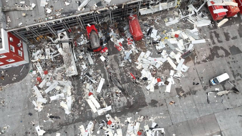 S-300-Angriff auf Novaya Poshta in der Nähe von Charkow : Die Zahl der Verwundeten ist auf 17 Personen gestiegen“ /></p>
<p><img decoding=