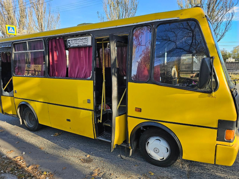 Insassen schossen auf einen Bus mit Passagieren in Cherson: vier Verletzte