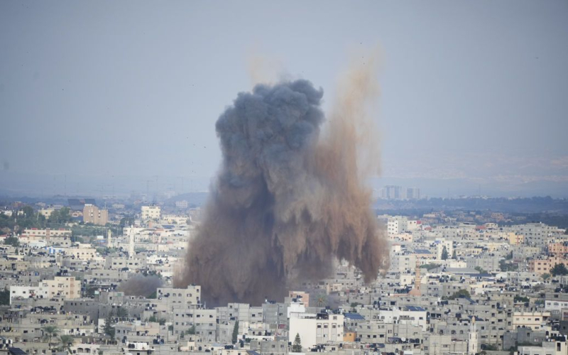 Israel hat 70 Ziele im Gazastreifen angegriffen“ /></p>
<p><strong>Die IDF greift die Infrastruktur der Terrorgruppe Hamas an.</strong></p>
<p>Die israelische Armee führte Angriffe auf die In der Nacht des 11. Oktober wurden mehr als 70 Ziele im „Zentrum des Terrors“ auf dem Gebiet des <strong>Gazastreifens</strong> angegriffen.</p>
<p>Dies berichtete der Pressedienst der israelischen Armee in < strong>Telegram</strong>.</p>
<p>„Kürzlich haben Dutzende Kampfflugzeuge mehr als 70 Ziele in der Gegend von Daraj Tuffah angegriffen. Die Gegend von Daraj Tuffah wird von der Hamas als Terrorzentrum genutzt, von wo aus a „Es werden zahlreiche Terroranschläge gegen Israel verübt“, heißt es in dem Bericht. </p>
<p>Das israelische Militär berichtete auch, dass es die von der Terrororganisation „Islamischer Dschihad“ genutzte Infrastruktur angegriffen habe.</p>
<p> Wir erinnern uns, dass zuvor berichtet wurde, dass <strong>ungefähr 1,5 Tausend Militante der Terroristengruppe Hamas sind.</strong></p>
<p>Darüber hinaus haben wir zuvor berichtet, dass die Vereinigten Arabischen Emirate <strong>den Diktator gewarnt haben Bashar al-Assad über die Unzulässigkeit einer Einmischung in den Krieg zwischen Hamas und Israel</strong>. </p>
<h4>Ähnliche Themen:</h4>
<p>Weitere Nachrichten</p>
<!-- relpost-thumb-wrapper --><div class=