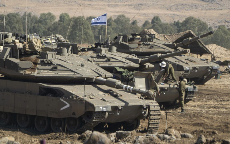 Der israelische Militärmann tanzte Hopak auf Panzer – Video“ /></p>
<p><strong>Israel kämpft weiterhin gegen Hamas-Terroristen.</strong></p>
<p>IDF-Soldaten tanzten den Hopak auf einem Panzer. Offenbar wartet er auf den Befehl, eine Bodenoperation im Gazastreifen zu beginnen.</p>
<p>Das Filmmaterial wurde vom Journalisten Andrei Tsaplienko veröffentlicht.</p>
<p>Wie bereits erwähnt, tanzt ein Israeli den Hopak On die Panzerung eines Mk IV Merkava-Panzers.</p>
<p>„Symbolisch“, schrieb der Journalist.</p>
<p>Zuvor hieß es, dass aus allen Gründen der Sicherheit, der Außen- und Innenpolitik die so- Die sogenannte „Macht“ der Hamas muss beendet werden. Dies erfordert jedoch einen Bodeneinsatz; aus der Luft können die Militanten nicht besiegt werden.</p>
<h4>Ähnliche Themen:</h4>
<p>Weitere Nachrichten</p>
<!-- relpost-thumb-wrapper --><div class=