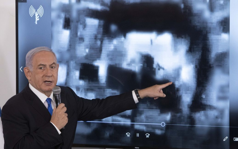 Netanyahu sagte: dass die Hamas den Krieg bekommen wird, den sie wollte“ /></p>
<p><strong>Der israelische Premierminister wandte sich an die Nation.</strong></p>
<p>Was in Gaza passiert, ist erst der Anfang. Hamas wird den Krieg bekommen, den sie wollte.</p>
<p>Premierminister Benjamin Netanjahu sagte dies während einer Ansprache an das israelische Volk, berichtet Unian.</p>
<p>Er versprach auch, alles für die Gefangenen zu tun .</p>
<p>„Wir kämpfen für unser Zuhause, für unsere Existenz und wir werden gewinnen. Diese Tiere haben Kinder, Frauen und alte Menschen getötet. Horror, den die Welt seit den Tagen des IS nicht mehr gesehen hat. Ganze Familien mit.“ Kinder wurden hingerichtet. So viel Entsetzen, dass ich es nicht einmal mit Worten beschreiben kann. Wir wussten immer, was Hamas war, jetzt weiß es die ganze Welt. Hamas ist ISIS, und wir werden sie genauso zerstören, wie ISIS zerstört wurde . Hamas wollte Krieg, er wird ihn bekommen.“ , Bürger, dass unsere Feinde am Ende des Krieges verstehen werden, dass der Angriff auf Israel ein schrecklicher Fehler war“, sagte er.</p>
<p>Erinnern Sie sich daran, dass der ukrainische Präsident Selenskyj am 8. Oktober mit ihm telefoniert hat Benjamin Netanjahu. Und der israelische Botschafter in der Ukraine, Michael Brodsky, dankte den Ukrainern für ihre Unterstützung, indem er im Zentrum von Kiew vor dem Hintergrund von Werbetafeln mit israelischen Flaggen ein Video aufnahm.</p>
<p>Inzwischen ist die Zahl der Todesfälle in Israel gestiegen auf 900 erhöht. Zuvor wurde berichtet, dass in Kibuke Beeri 100 Leichen gefunden wurden.</p>
<h4>Verwandte Themen:</h4>
<p>Weitere Nachrichten</p>
<!-- relpost-thumb-wrapper --><div class=