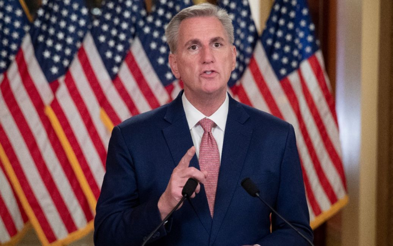 Kammer US-Vertreter entließen Sprecher Kevin McCarthy“ /></p>
<p><strong>"Für" 216 Stimmen stimmten für den Rücktritt, 210 für „dagegen“.</strong></p>
<p>Der Sprecher des Unterhauses des US-Kongresses, Kevin McCarthy, wurde seines Amtes enthoben. 216 Menschen stimmten für seinen Rücktritt, 210 waren dagegen.</p>
<p>CNN berichtet dies.</p>
<p>Das Verfahren zur Eliminierung McCarthys wurde von einem Mitglied des Repräsentantenhauses, dem Republikaner aus Florida, Matt Gaetz, eingeleitet , der dem Redner vorwarf, angeblich mit Biden ein Geheimabkommen über die Unterstützung der Ukraine geschlossen zu haben, das nach der Abstimmung über einen Zwischenhaushalt für 45 Tage angenommen werden sollte.</p>
<p>Wir erinnern uns, dass TSN.ua zuvor Details dazu gemeldet hatte Einreichung des Rücktrittsschreibens von Kevin McCarthy, das Goetz am 2. Oktober eingereicht hat.</p>
<h4>Verwandte Themen:</h4>
<p>Weitere Neuigkeiten</p>
<!-- relpost-thumb-wrapper --><div class=