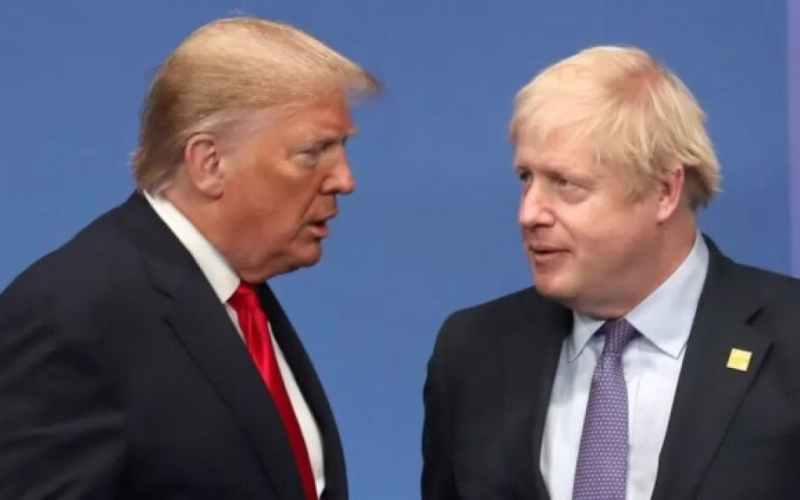 B Die britische Regierung bewertete Johnsons Reaktion auf COVID-19. /></p>
<p><strong>Im Zusammenhang mit der Pandemie wurde Boris Johnson mit Donald Trump verglichen.</strong></p>
<p>Der Ansatz Der Ansatz des ehemaligen britischen Premierministers Boris Johnson zur Bekämpfung der COVID-19-Pandemie sei „verrückt und gefährlich“. Seine ständige Unentschlossenheit machte es unmöglich, das Virus zu bekämpfen.</p>
<p>Dies erklärte der hochrangige Regierungsbeamte Simon Case, schreibt Reuters.</p>
<h2>Details</h2>
<p>Es wird darauf hingewiesen, dass Case die Reaktion Großbritanniens auf die Pandemie 2020 als „schrecklichen, tragischen Witz“ bezeichnete. Dies geht aus einer Untersuchung über den Umgang der Regierung mit der schlimmsten Gesundheitskrise seit fast einem Jahrhundert hervor.</p>
<p>„Er kann nicht das Sagen haben und wir können ihn unter diesen Umständen nicht unterstützen. Ein Mannschaftskapitän kann bei großen Spielen nicht jeden Tag seine Entscheidungen ändern“, sagte Case im Herbst 2020, als die Regierung darüber debattierte, wie dies unterdrückt werden könne Virus. Außerdem schrieb er in Großbuchstaben: „Das muss aufhören.“</p>
<p>Darüber hinaus verglich der Beamte Johnsons Vorgehen mit dem von US-Präsident Donald Trump und dem brasilianischen Präsidenten Jair Bolsonaro. Diese Persönlichkeiten waren dafür bekannt, die Bedrohung durch COVID-19 abzutun.</p>
<p>„Das könnte auf Trump/Bolsonaro-Ebene verrückt und gefährlich werden“, sagte Case anderen Kollegen.</p>
<p>Ein Sprecher von Johnson, der künftig als Zeuge in den Ermittlungen auftreten wird, lehnte eine Stellungnahme ab. Im Gegenzug gaben mehrere hochrangige Beamte Auskunft darüber, wie seine Regierung während der Pandemie funktionierte.</p>
<p>Johnsons ehemaliger Hauptprivatsekretär Martin Reynolds sagte, dass die Regierung während der Krise auf einer Kultur der Funktionsstörung und Frauenfeindlichkeit beruhte (Hass auf alle Frauen – Hrsg.). In einem Bericht vom Mai 2020 wurde Johnson empfohlen, die Arbeitsweise des Teams zu ändern, um den suboptimalen Umgang der Regierung mit der ersten Phase von COVID-19 anzugehen. Reynolds fügte hinzu, dass es unter einigen Beamten eine „Superheldenkultur“ gebe.</p>
<p>„Was die Vielfalt bei der Entscheidungsfindung und die Behandlung von Frauen betrifft, stimme ich zu. Ich denke, es bleibt ein dringendes kulturelles Problem.“ , und wir „hätten mehr tun können, um das Problem zu lösen“, schloss er.</p>
<p>Es war bereits zuvor bekannt, dass sich eine neue Variante von COVID-19 namens EG.5 auf der ganzen Welt verbreitet, insbesondere durch die Vereinigte Staaten. Dort nehmen Fälle und Krankenhauseinweisungen zu.</p>
<h4>Verwandte Themen:</h4>
<p>Weitere Nachrichten</p>
<!-- relpost-thumb-wrapper --><div class=