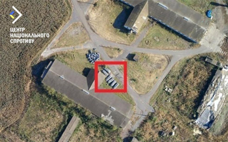 In der Region Kursk Verteidigungsgrenzen imitieren – Foto“ /></p>
<p><strong>Die Behörden der Region Kursk ahmen weiterhin die angeblich verstärkte Verteidigung der Region nach.</strong></p>
<p>Es gibt noch etwas anderes Welle in der Region <strong>Kursk</strong>, die die Installation von Barrieren entlang der Grenze der Region verstärkt. Allerdings stehlen die örtliche Führung und die örtlichen Handelsstrukturen gemeinsam das für Betonbefestigungen bereitgestellte Budget.</p>
<p>Dies berichtet das Zentrum für Nationalen Widerstand mit Bezug auf die Untergrundbewegung.</p>
<p>Fotos werden der Botschaft hinzugefügt und es wird darauf hingewiesen, dass die lokalen Behörden die Unternehmen zwingen, große Mengen Stacheldraht auf eigene Kosten zu kaufen und Baugeräte für den Bedarf zu spenden, anstatt Betonkonstruktionen gemäß den Anweisungen der russischen Regierung zu errichten die russischen Streitkräfte und den Bundesgrenzdienst.</p>
<p><img decoding=