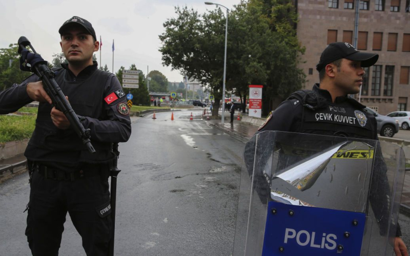 B Die Türkei führt eine Sonderoperation gegen eine kurdische Terroristengruppe durch: Details“ /></p>
<p><strong>Nach der Koordinierung der Aktionen mit Sicherheitseinheiten wurde in 18 Provinzen eine Sonderoperation gestartet.</strong></p>
<p dir=