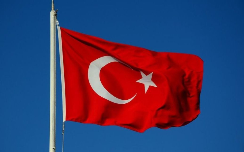 Die Türkei hat eine Erklärung dazu abgegeben „Getreidekorridor“ /></p>
<p><strong>Ankara steht insbesondere mit den Hauptakteuren in Kontakt.</strong></p>
<p>In der <strong>Türkei</strong> sagte man, dass die Wiederaufnahme von Der „Kornkorridor“ ist möglich. Ankara unternimmt weiterhin Anstrengungen in diese Richtung.</p>
<p>Der außerordentliche und bevollmächtigte Botschafter der Türkei in der Ukraine, Yağmur Ahmet Güldere, erklärte dies in einem Interview mit Ukrinform.</p>
<p>Wir glauben, dass das Korn Initiative kann wiederbelebt werden. Unsere zuständigen Abteilungen pflegen den Kontakt zu ihren Kollegen“, sagte der Diplomat.</p>
<p>Laut Güldere steht die Türkei sowohl mit den wichtigsten „Akteuren“ als auch mit Parteien in Kontakt, die den Prozess erleichtern können.</p>
<p > Der Diplomat glaubt, dass die Schwarzmeer-Getreideinitiative dank der Zusammenarbeit der Türkei mit den Vereinten Nationen, der Ukraine und dem Aggressor Russland Wirklichkeit geworden ist.</p>
<p>„Wir stehen in Kontakt mit anderen Parteien, die ebenfalls eine Rolle bei der Erneuerung spielen können.“ Ja, wir befinden uns jetzt in einem Stadium, in dem einige diesen Korridor für „veraltet“ halten. Aber wir glauben, dass dies nicht der Fall ist, und wir setzen unsere diplomatischen Bemühungen fort, ihn wiederherzustellen“, sagte der Botschafter.</p>
<p>Wie berichtet,<strong> gaben sie in Russland eine neue Erklärung zum „Getreideabkommen“ ab.</strong> Insbesondere neulich der erste stellvertretende ständige Vertreter der Russischen Föderation bei den Vereinten Nationen, Dmitri Poljanski , sagte, dass es bisher keine Hinweise auf die Möglichkeit einer Rückkehr der Russischen Föderation zum Getreideabkommen gebe.</p >
<h4>Verwandte Themen:</h4>
<p>Weitere Nachrichten</p>
<!-- relpost-thumb-wrapper --><div class=